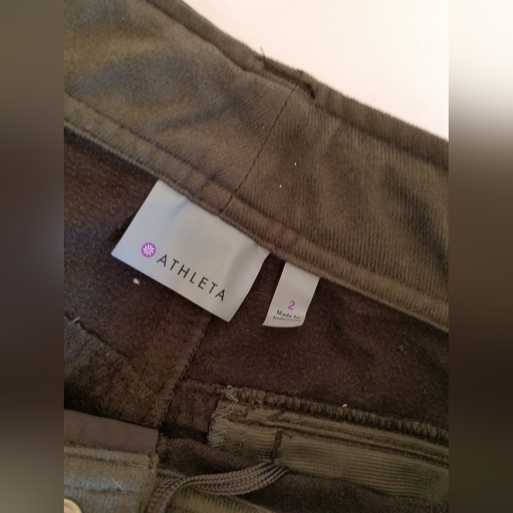 Athleta Dipper Dark Olive Flare Cargo Pants Pocket Details Size 2 - Picture 8 of 17